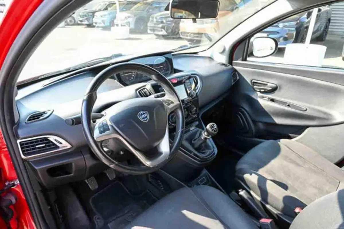 Lancia Ypsilon usata a Torino (8)