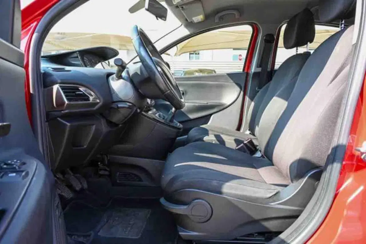 Lancia Ypsilon usata a Torino (9)