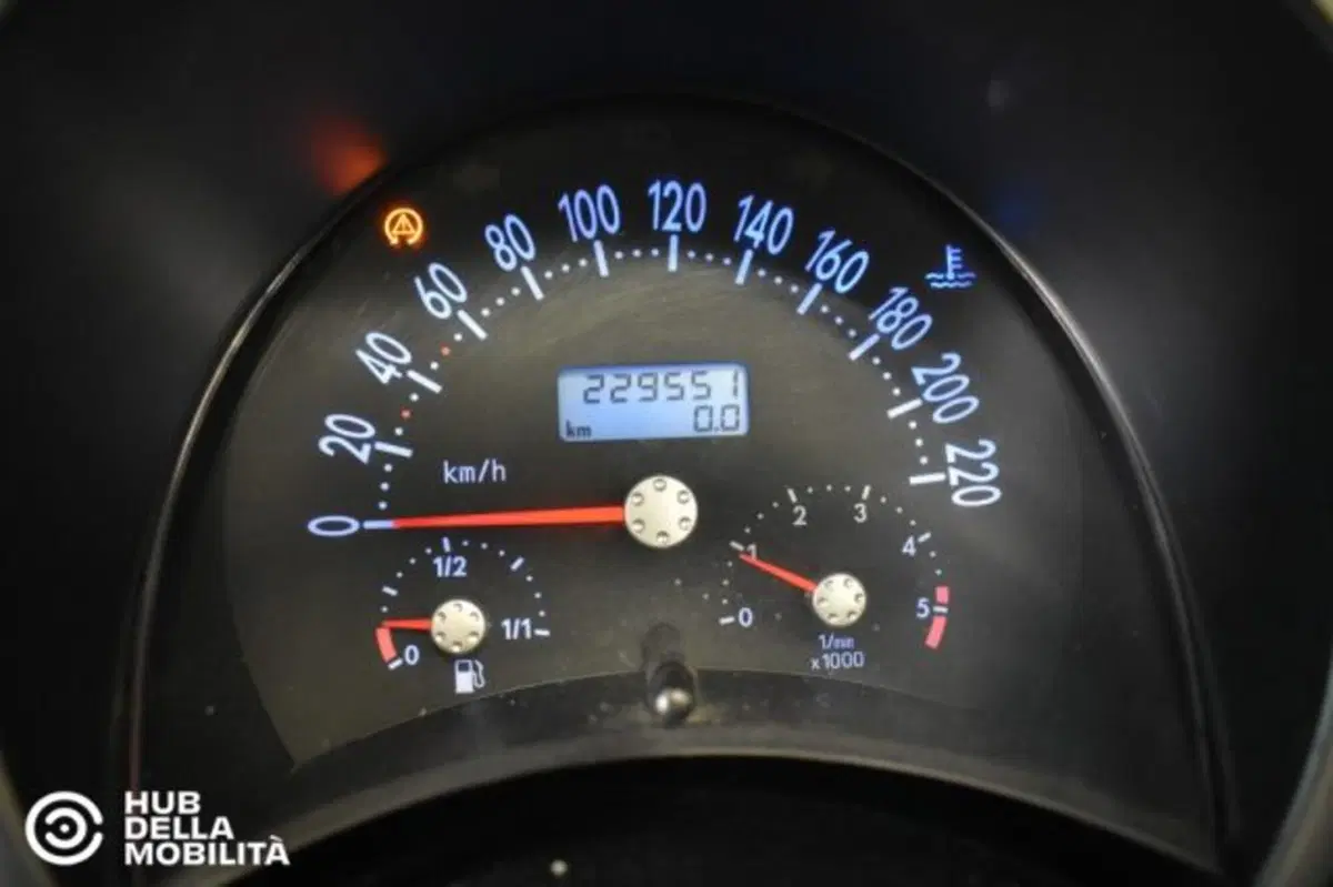 Volkswagen New Beetle Cabrio usata a Perugia (11)