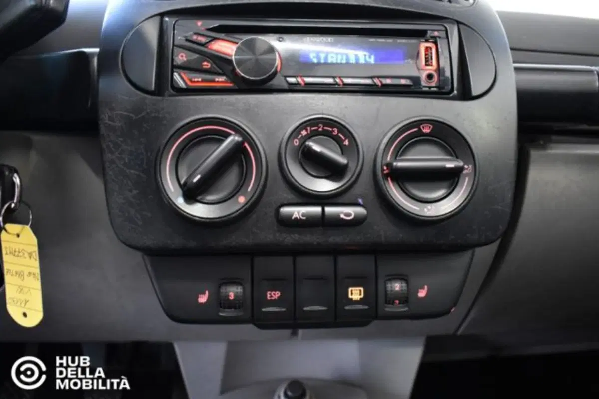 Volkswagen New Beetle Cabrio usata a Perugia (15)