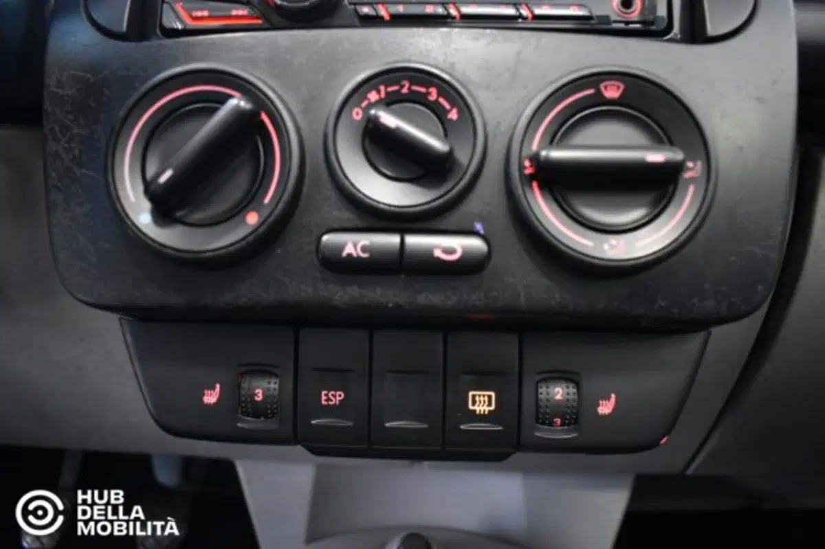Volkswagen New Beetle Cabrio usata a Perugia (16)