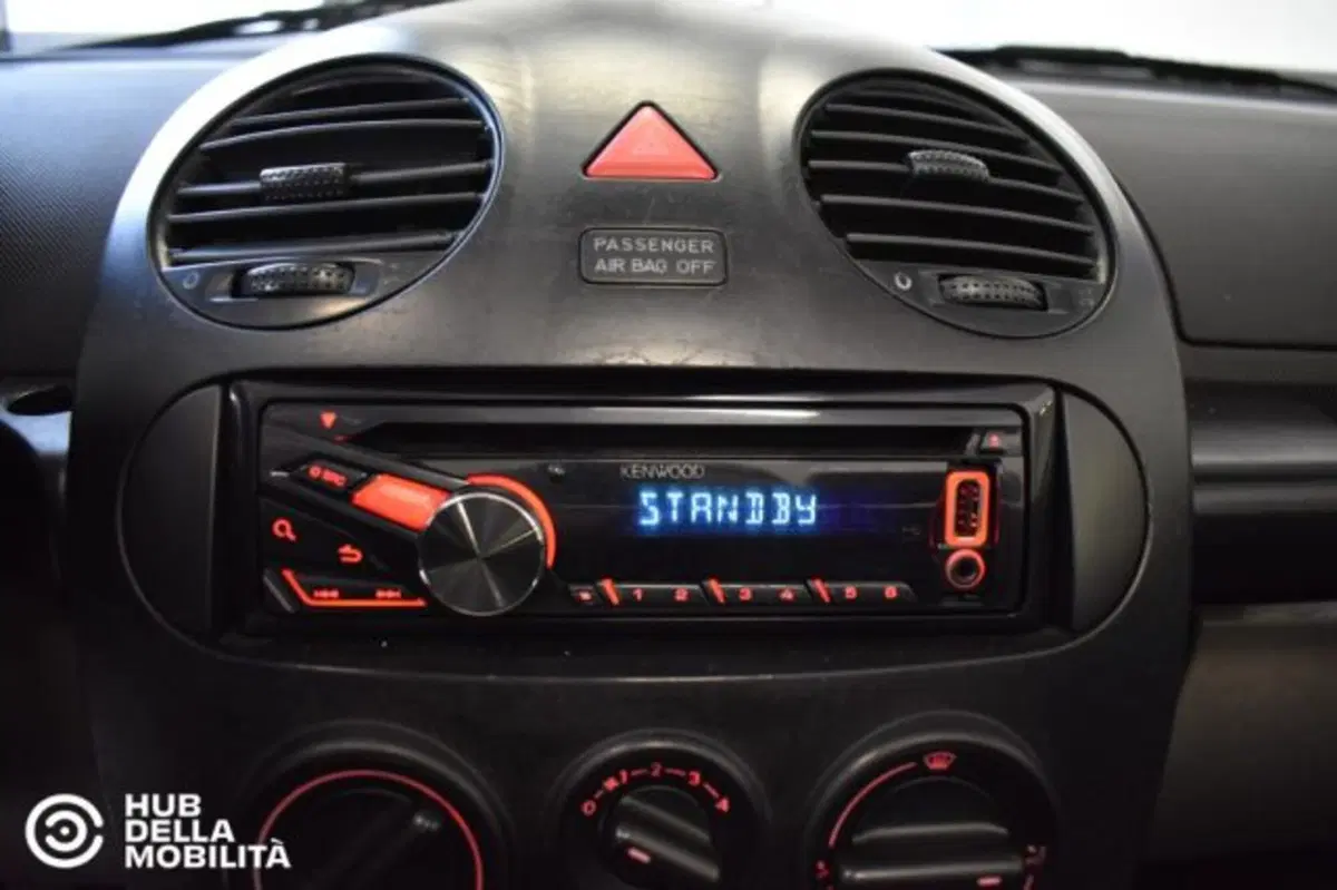 Volkswagen New Beetle Cabrio usata a Perugia (17)