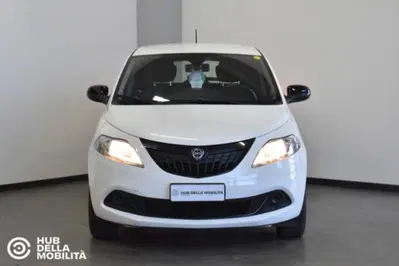 Lancia Ypsilon 1.0 FireFly 5 porte S&amp;S Hybrid Silver Plus del 2023 usata a Foligno