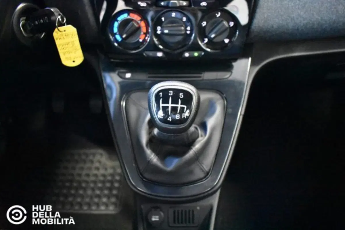 Lancia Ypsilon usata a Perugia (11)