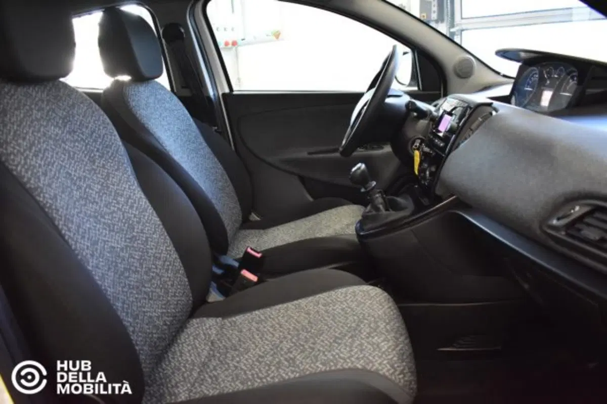 Lancia Ypsilon usata a Perugia (15)