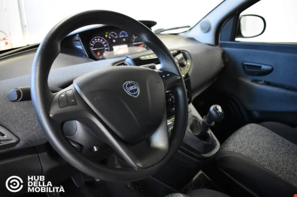 Lancia Ypsilon usata a Perugia (16)