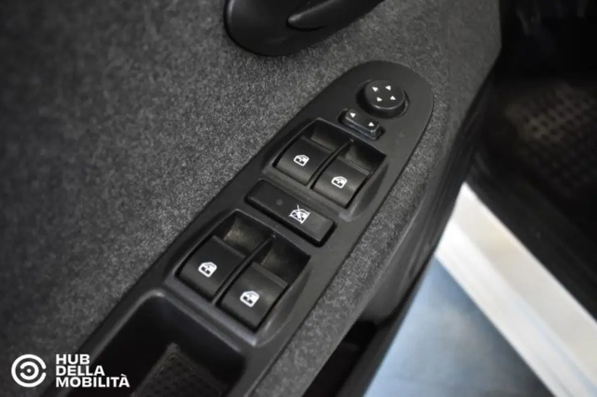 Lancia Ypsilon usata a Perugia (18)