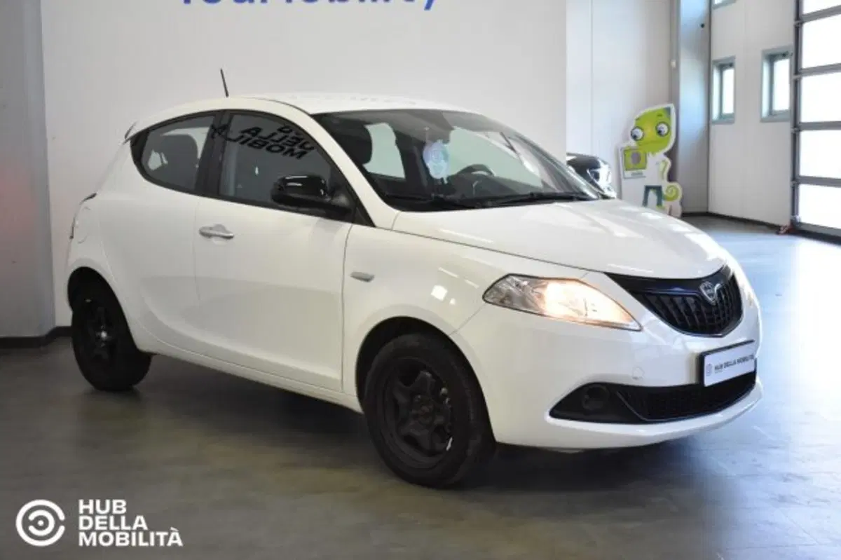 Lancia Ypsilon usata a Perugia (2)