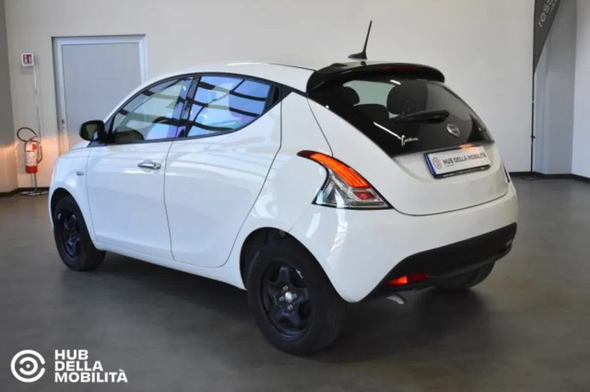 Lancia Ypsilon usata a Perugia (6)