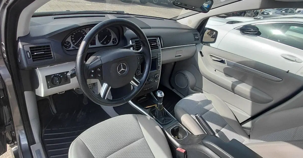 Mercedes-Benz Classe B usata a Cosenza (12)