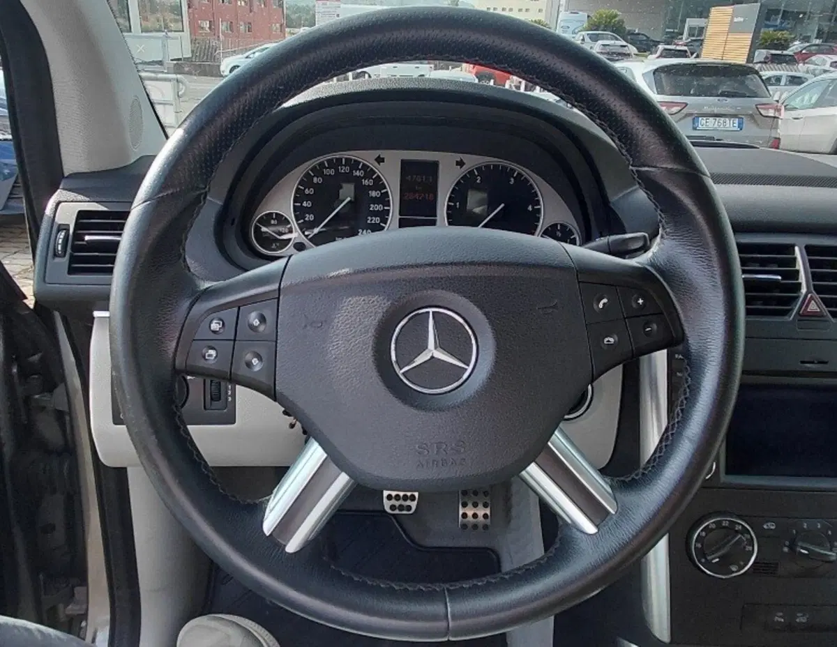Mercedes-Benz Classe B usata a Cosenza (16)