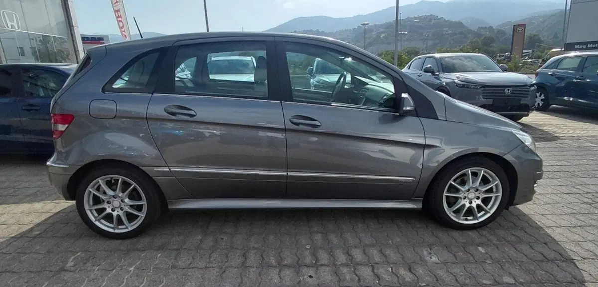 Mercedes-Benz Classe B usata a Cosenza (4)