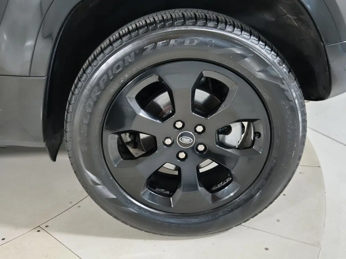 Land Rover Defender usata a Torino (9)