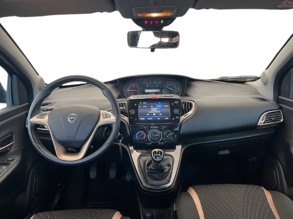 Lancia Ypsilon usata a Torino (11)