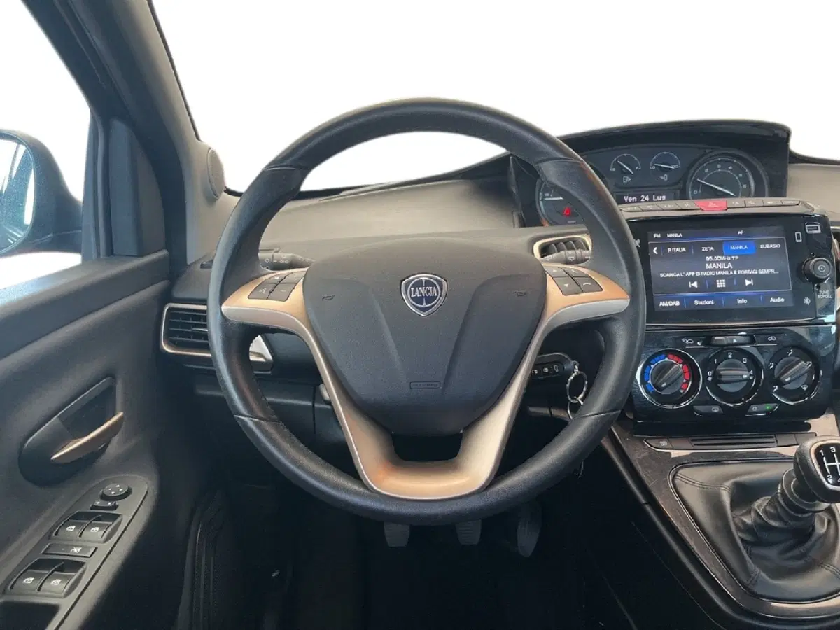 Lancia Ypsilon usata a Torino (12)