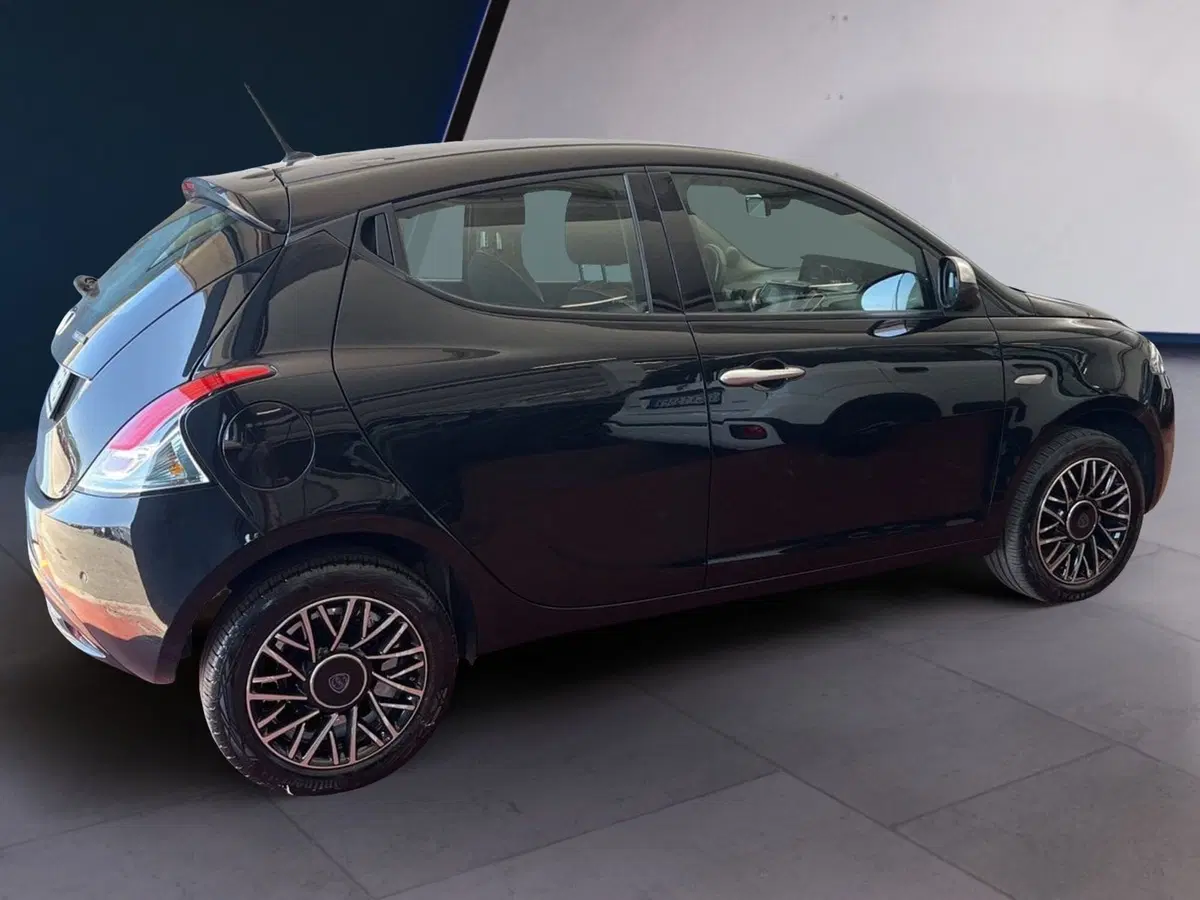 Lancia Ypsilon usata a Torino (5)
