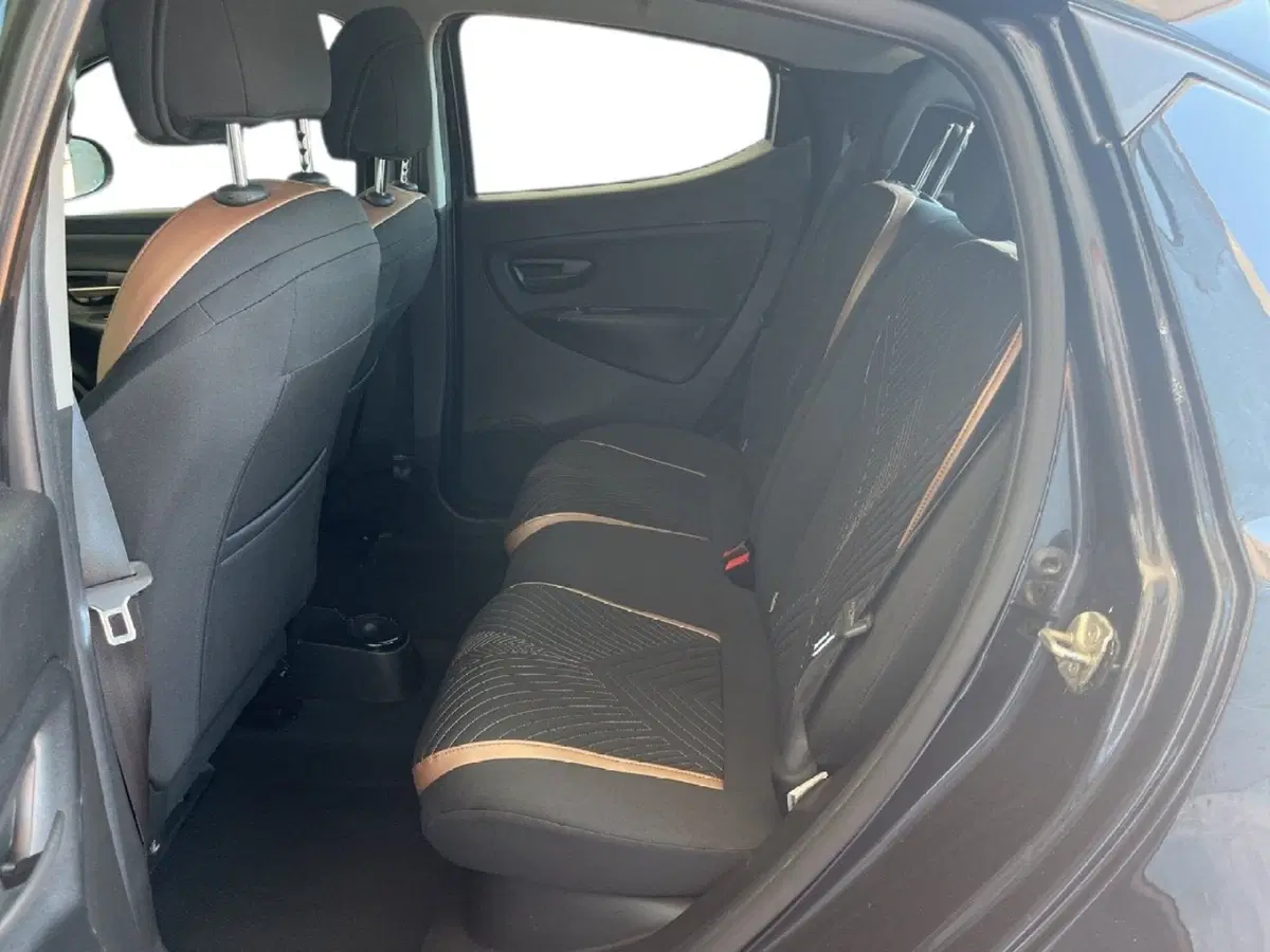 Lancia Ypsilon usata a Torino (9)