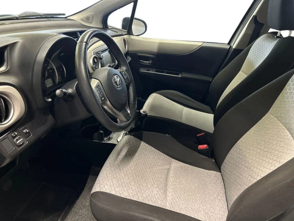 Toyota Yaris usata a Milano (8)