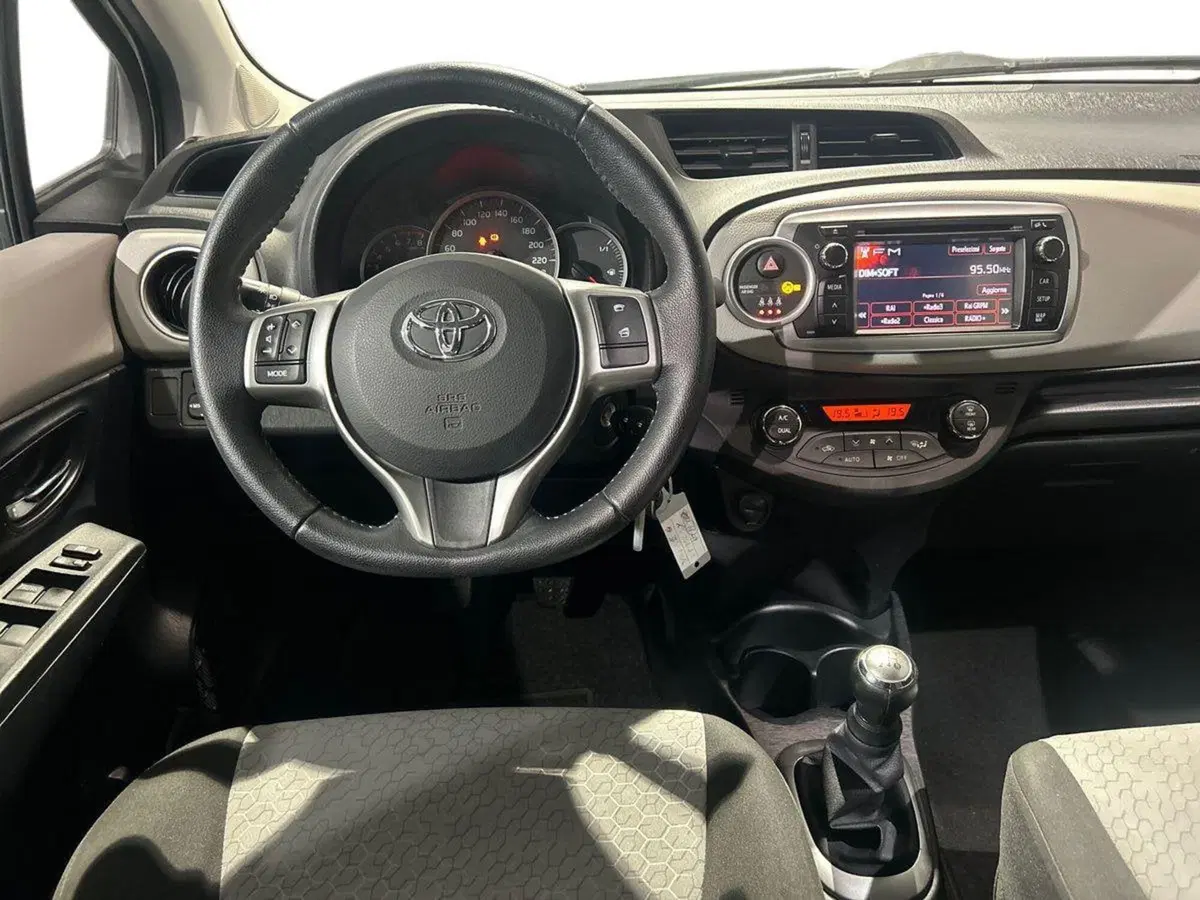 Toyota Yaris usata a Milano (9)