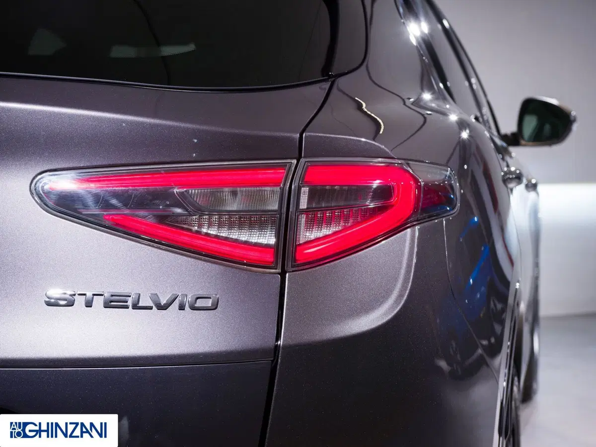 Alfa Romeo Stelvio usata a Bergamo (18)
