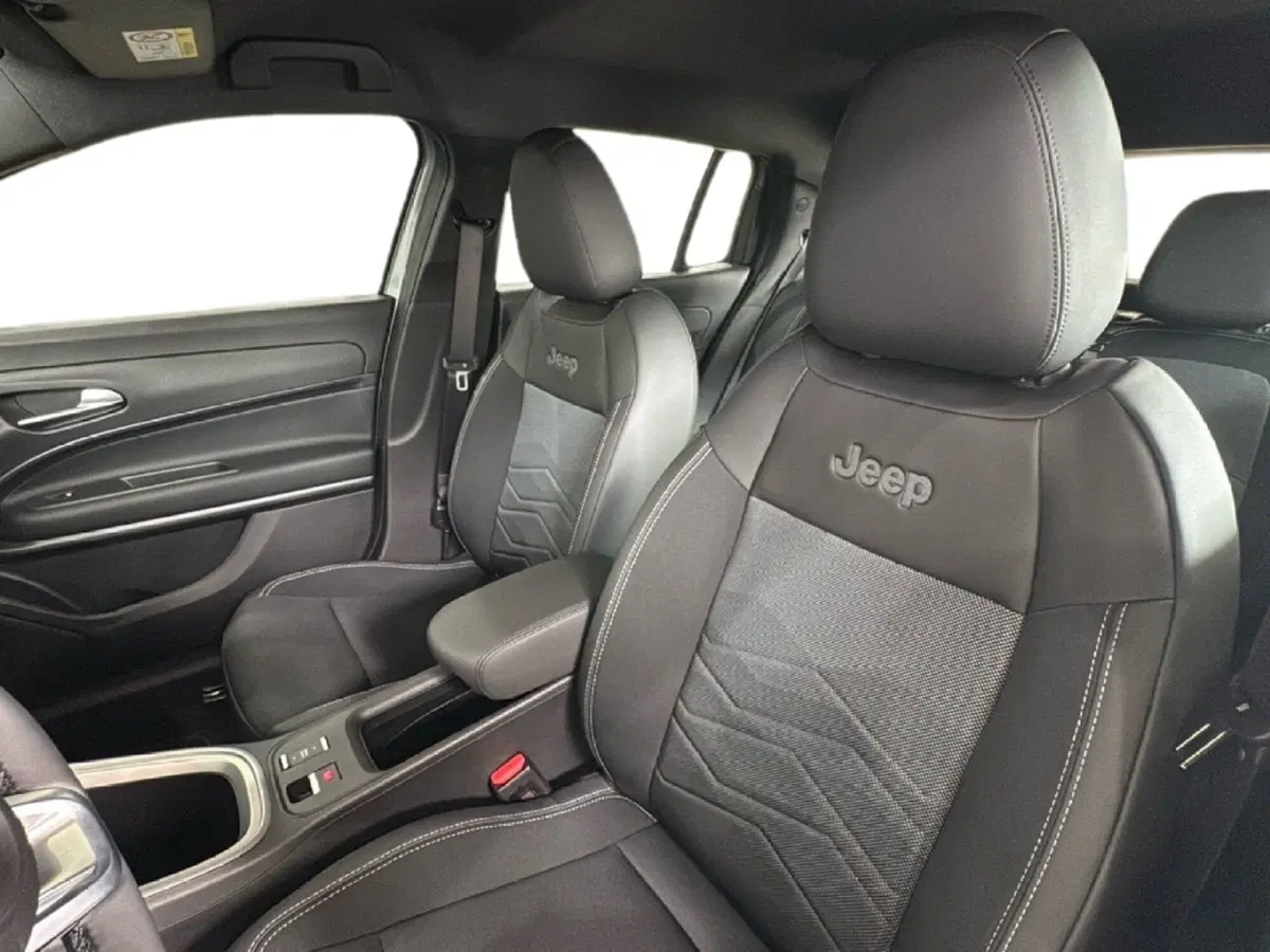 Jeep Avenger nuova a Agrigento (18)