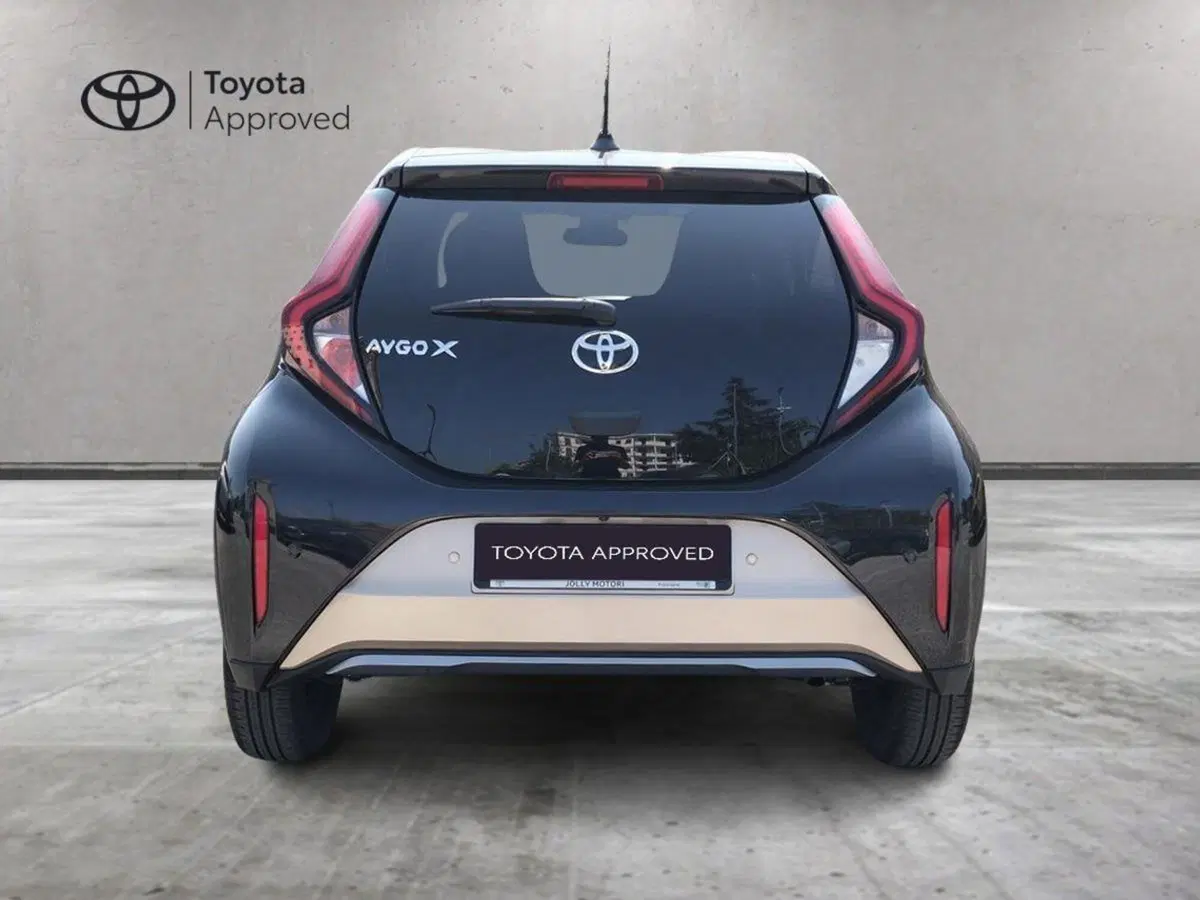Toyota Aygo X usata a Frosinone (12)