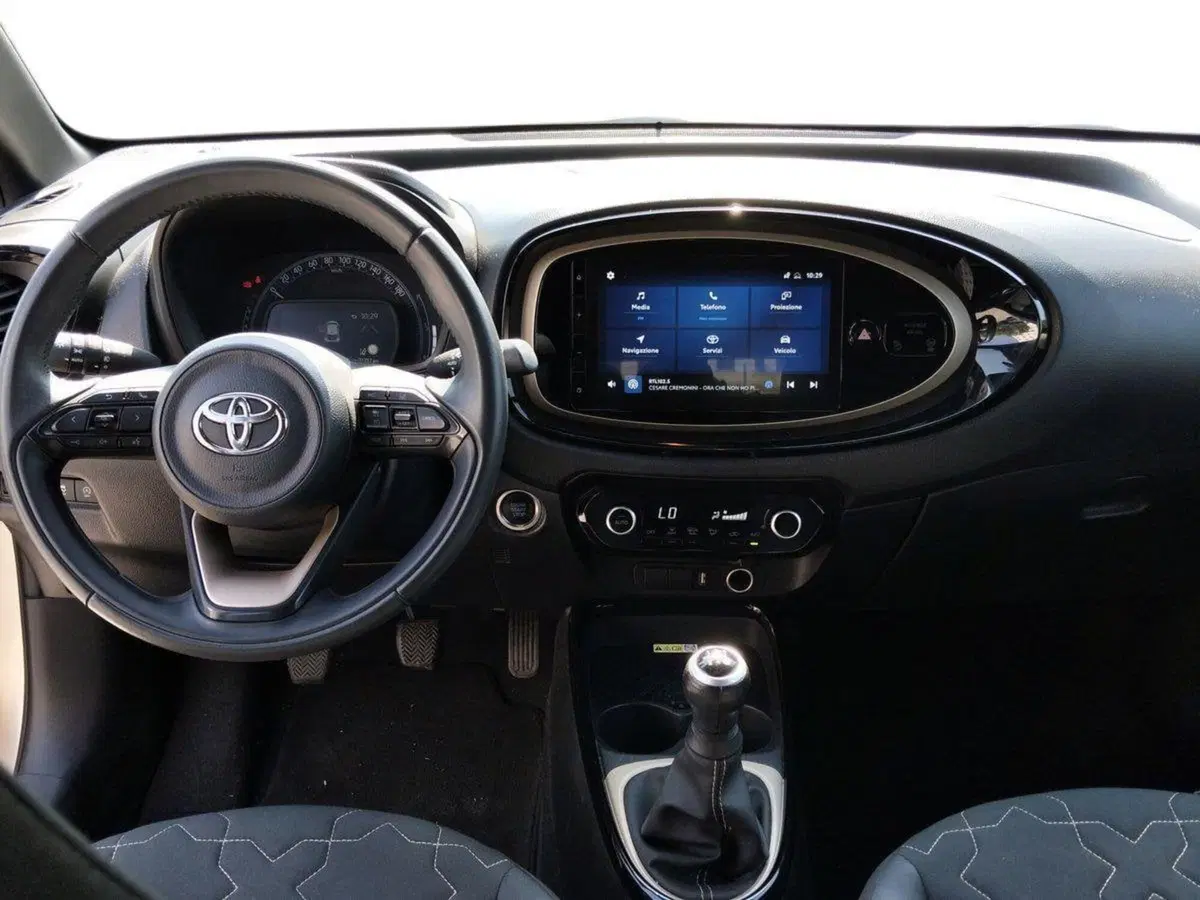 Toyota Aygo X usata a Frosinone (17)