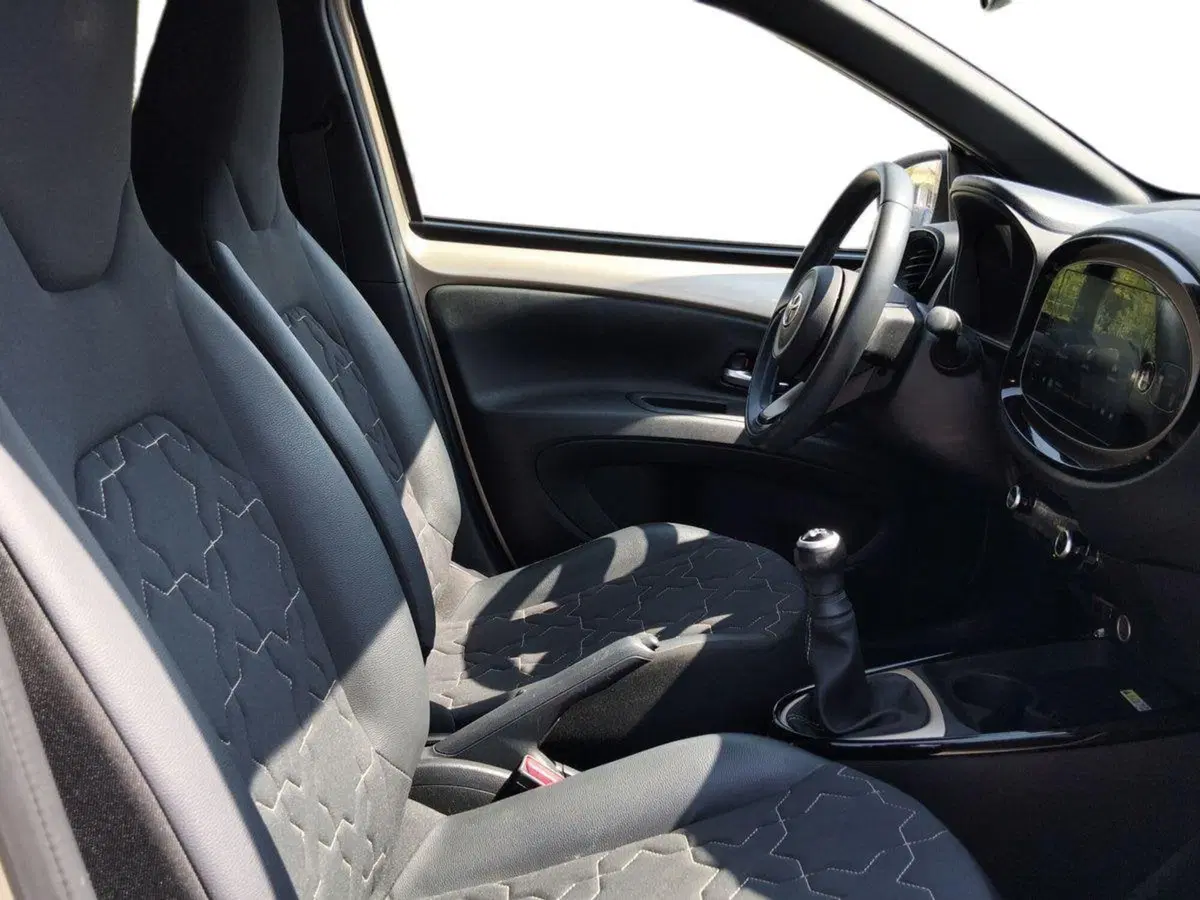 Toyota Aygo X usata a Frosinone (19)