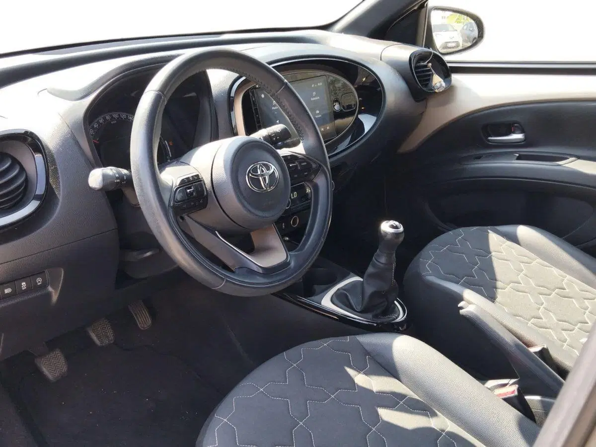 Toyota Aygo X usata a Frosinone (7)