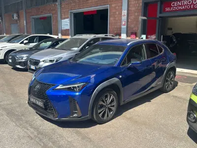 Lexus UX Hybrid 4WD Design del 2021 usata a Modena