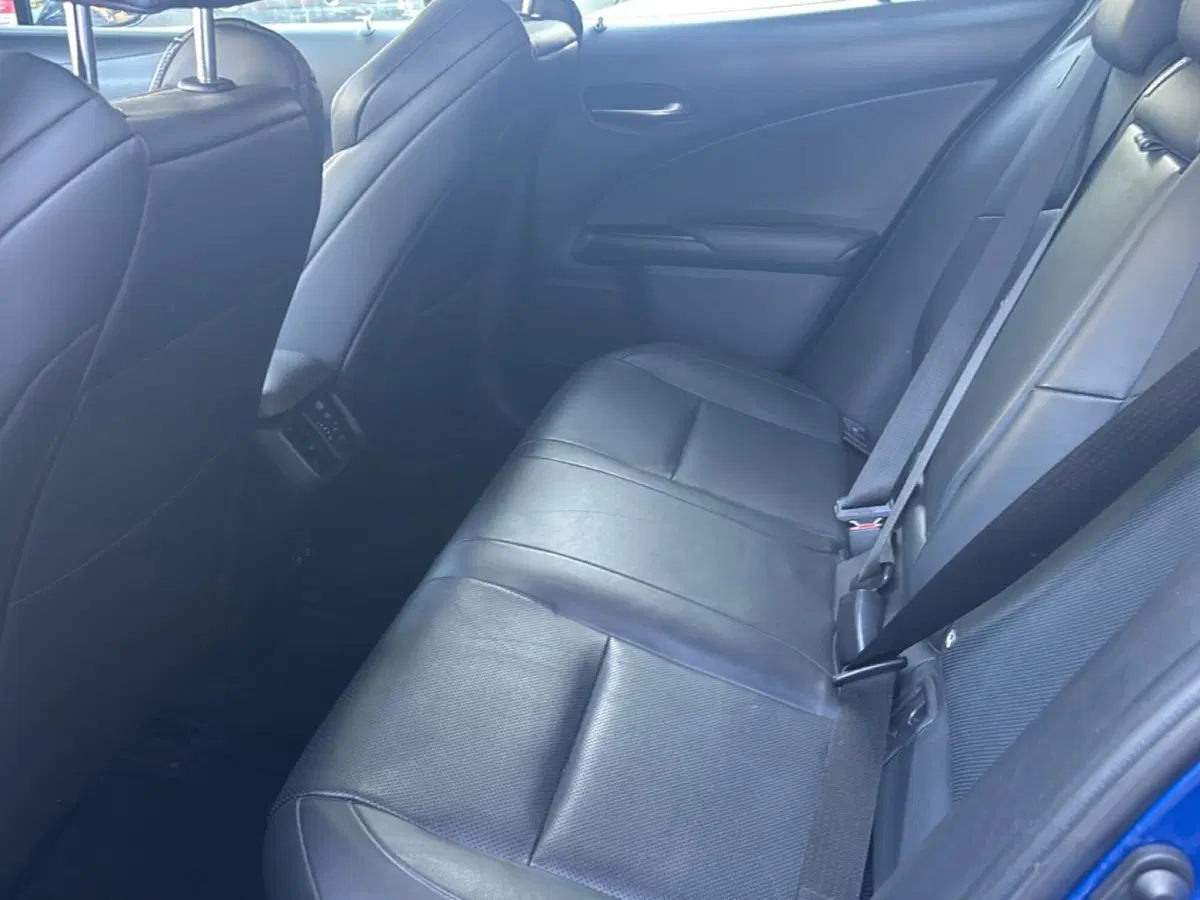 Lexus UX usata a Modena (11)