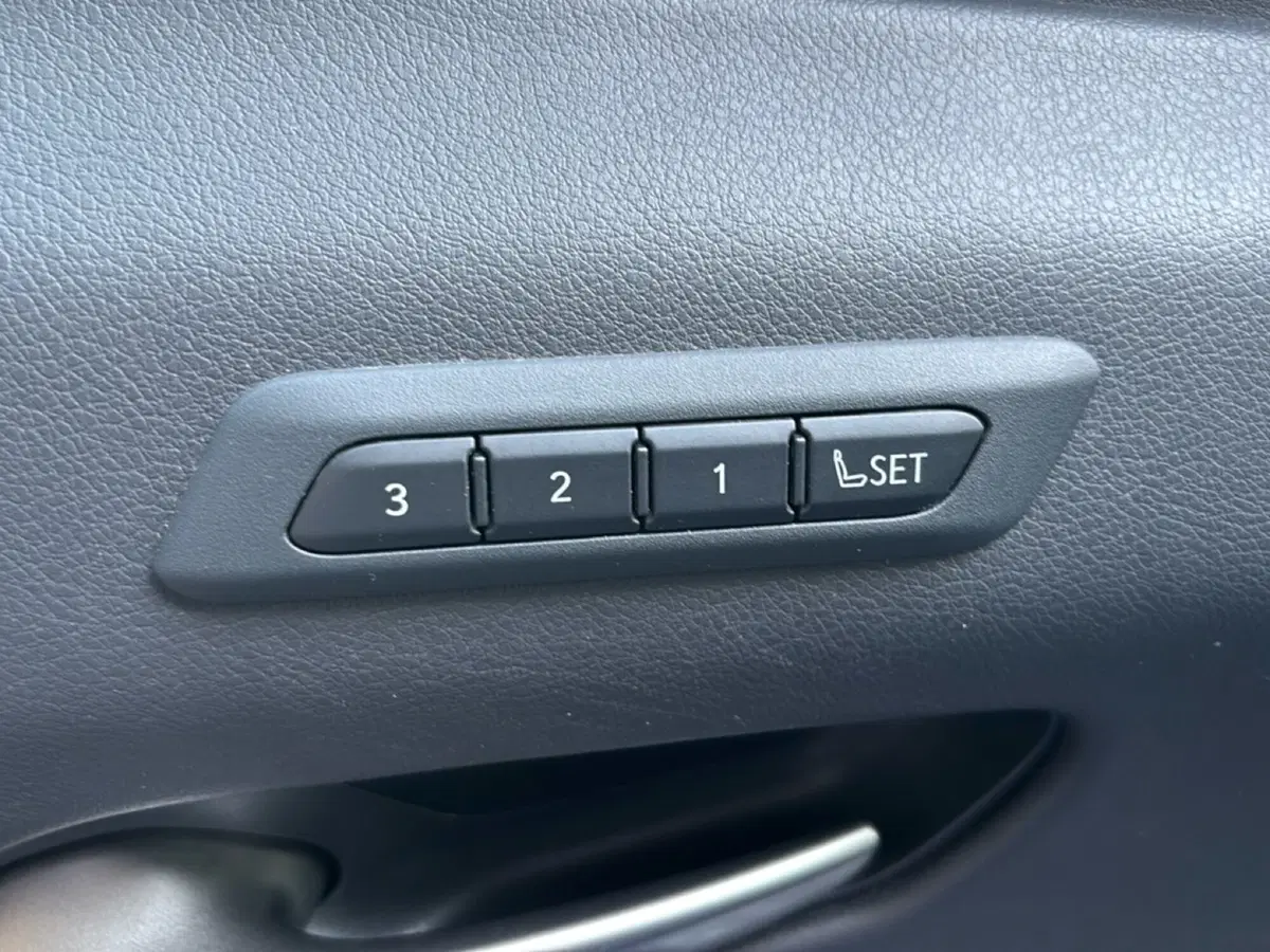 Lexus UX usata a Modena (12)