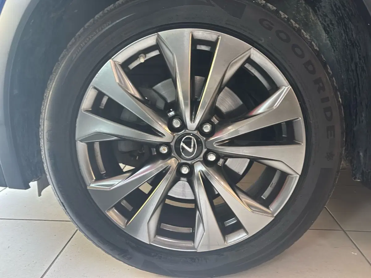 Lexus UX usata a Modena (15)