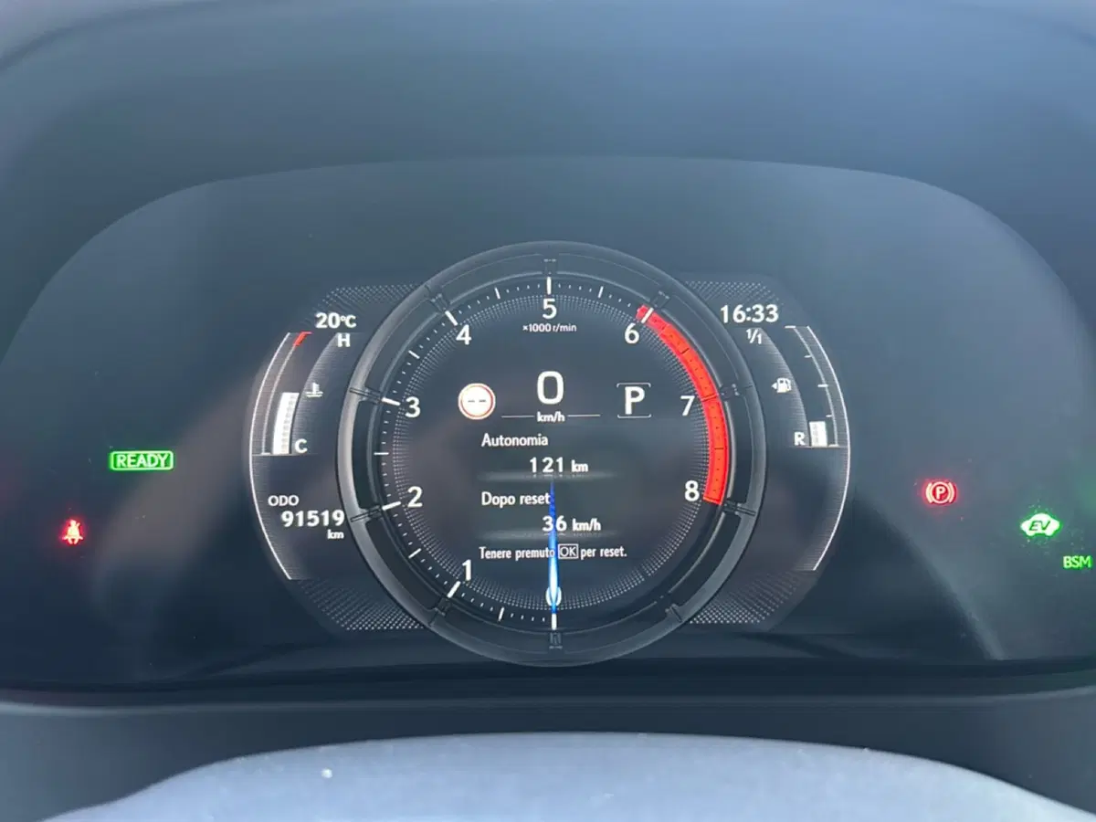 Lexus UX usata a Modena (7)