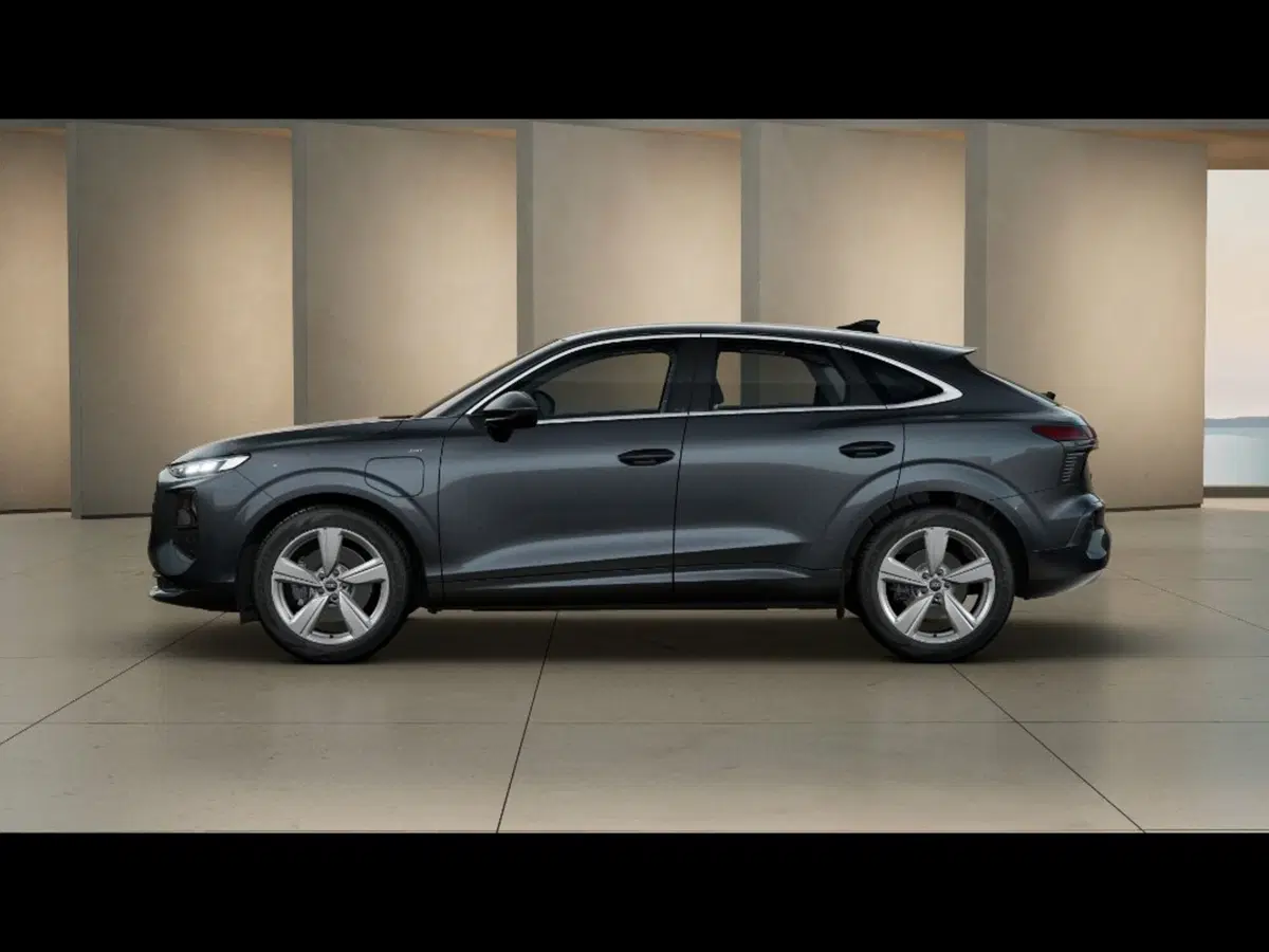 Audi Q3 Sportback nuova a Firenze (2)