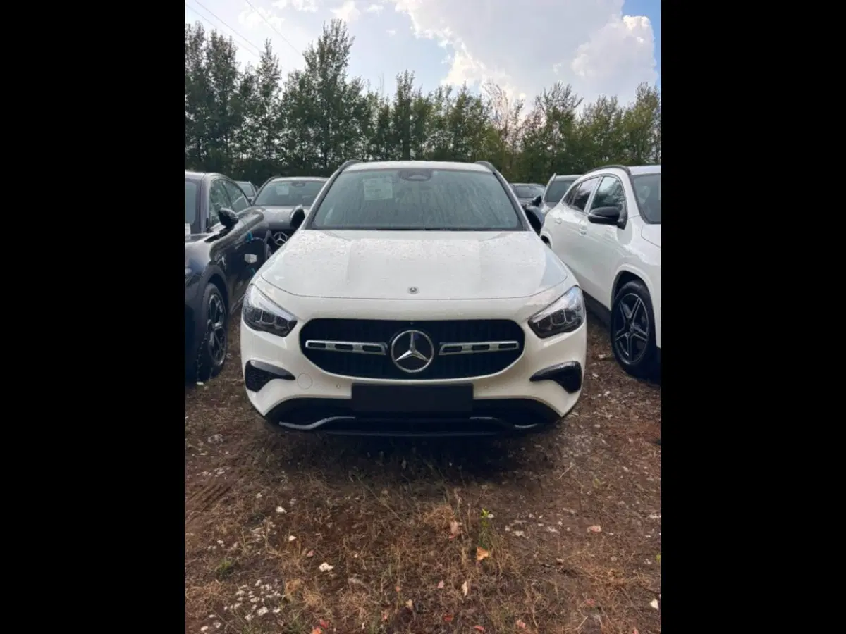 Mercedes-Benz GLA SUV nuova a Siena