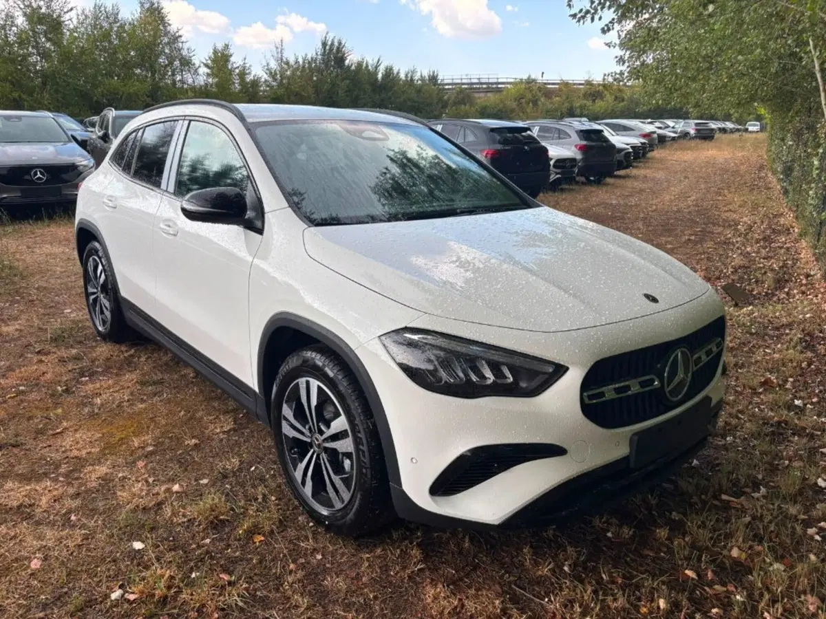 Mercedes-Benz GLA SUV nuova a Siena (3)