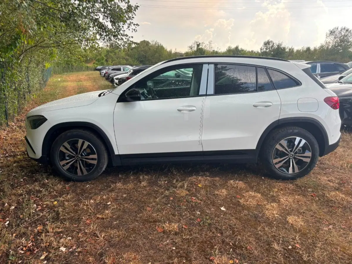 Mercedes-Benz GLA SUV nuova a Siena (4)