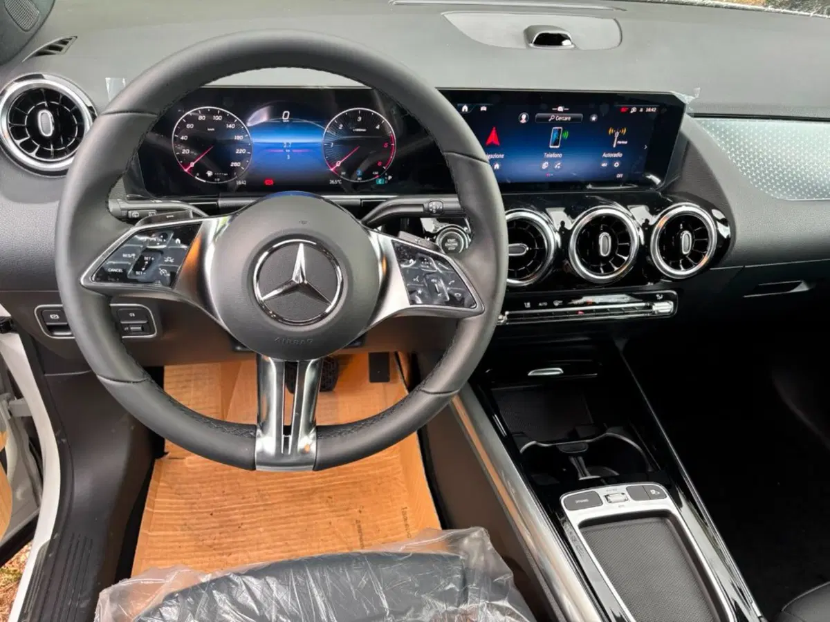Mercedes-Benz GLA SUV nuova a Siena (7)