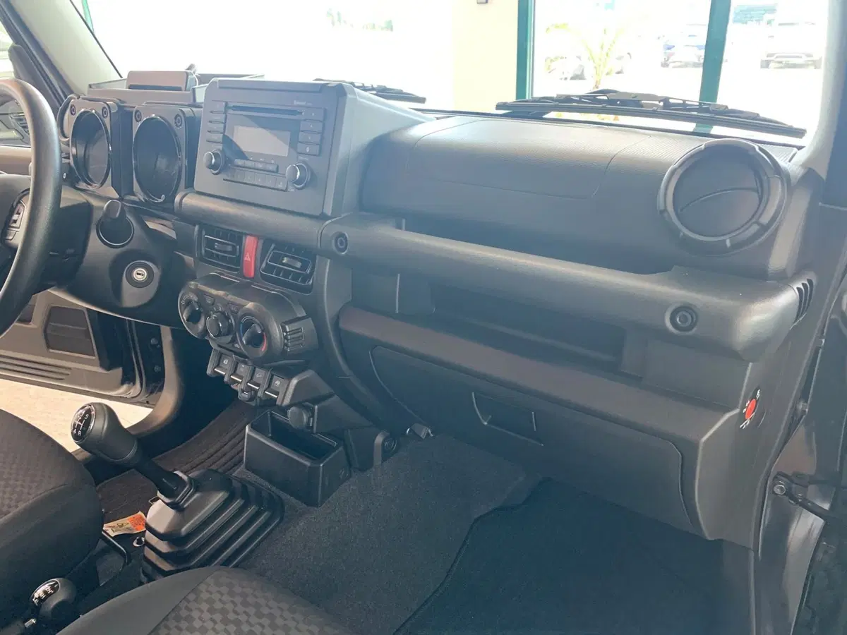 Suzuki Jimny usata a Latina (9)