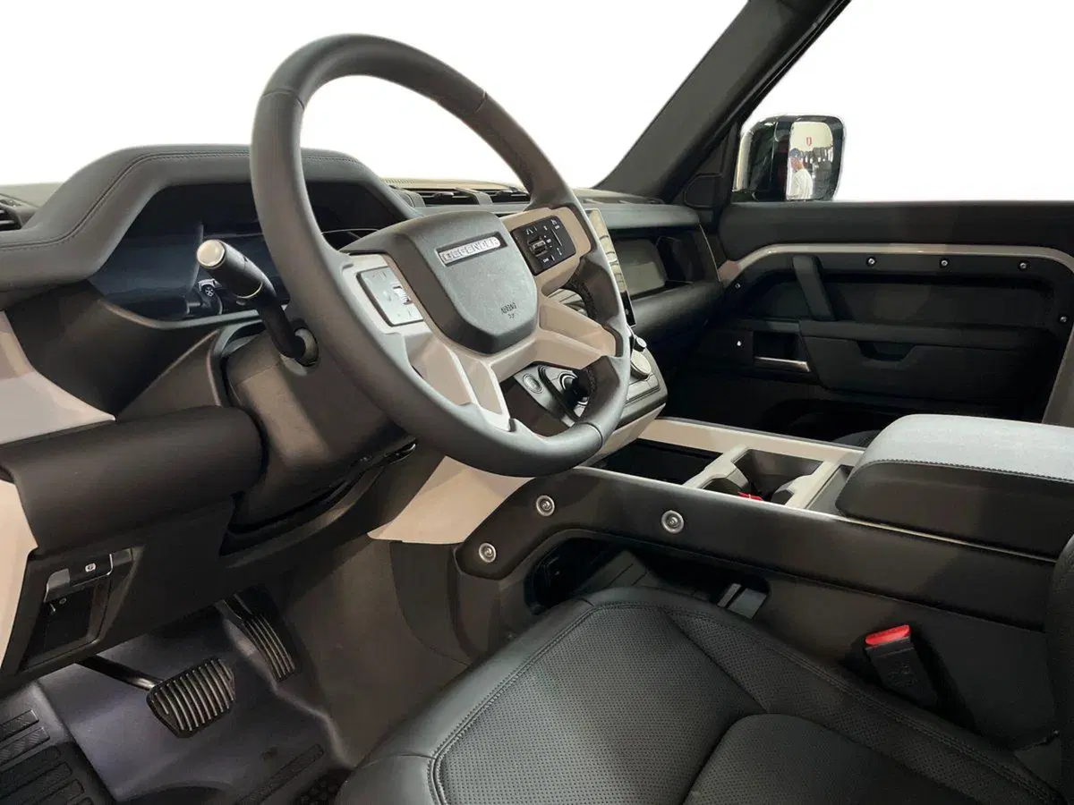 Land Rover Defender nuova a Foggia (10)