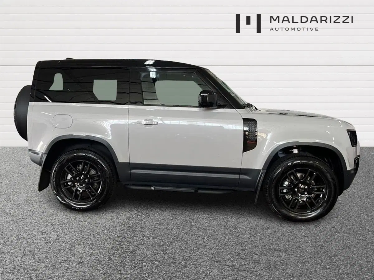 Land Rover Defender nuova a Foggia (5)