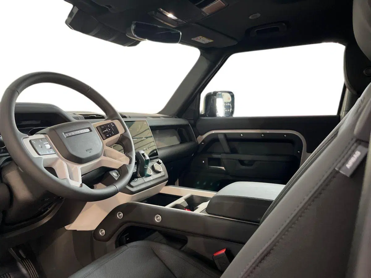Land Rover Defender nuova a Foggia (7)