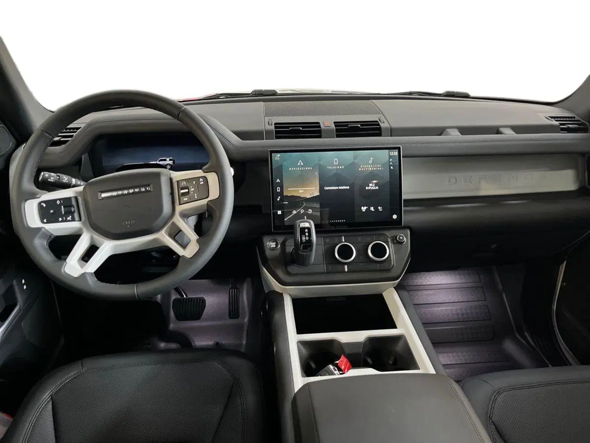 Land Rover Defender nuova a Foggia (8)