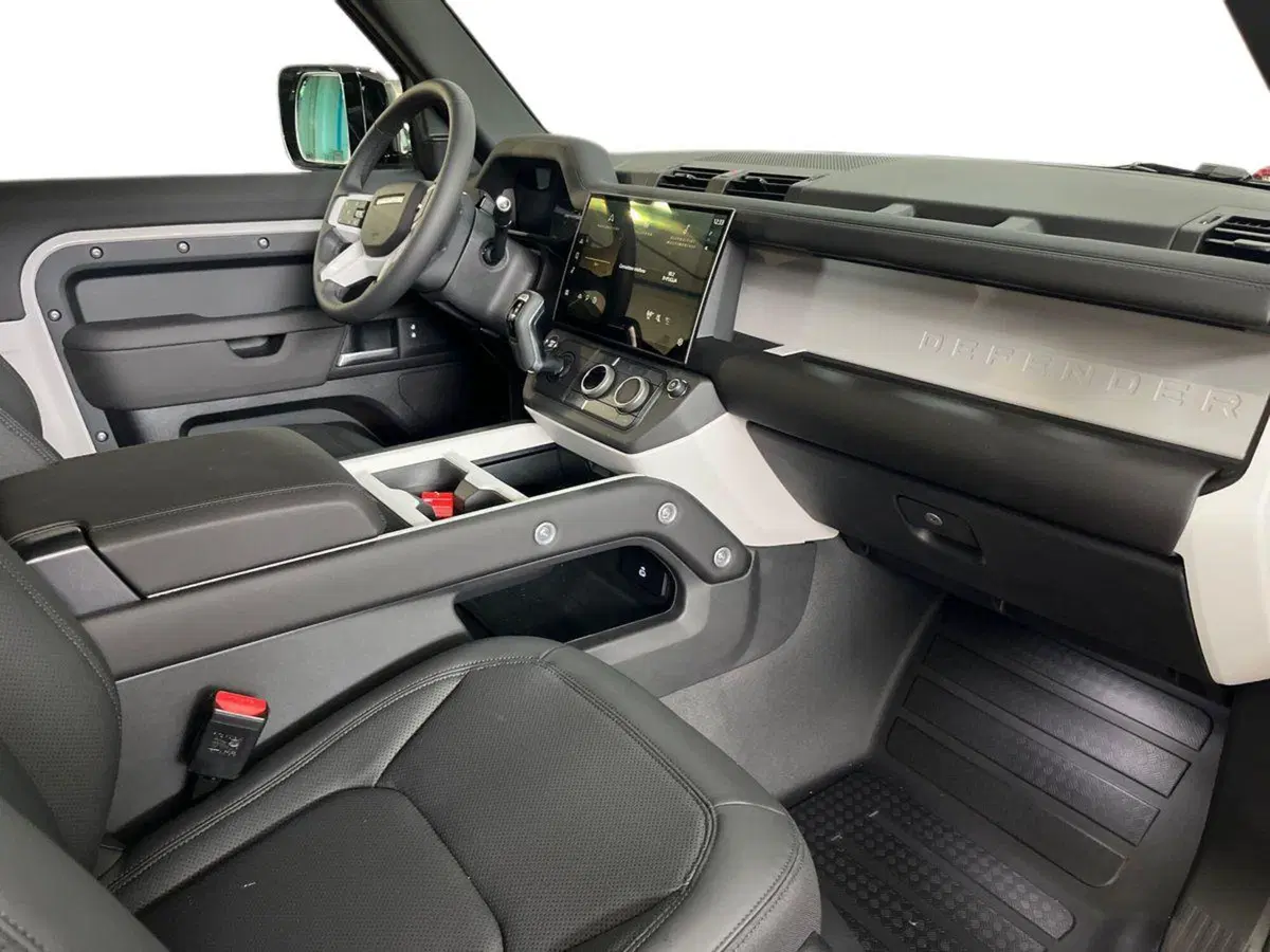 Land Rover Defender nuova a Foggia (9)