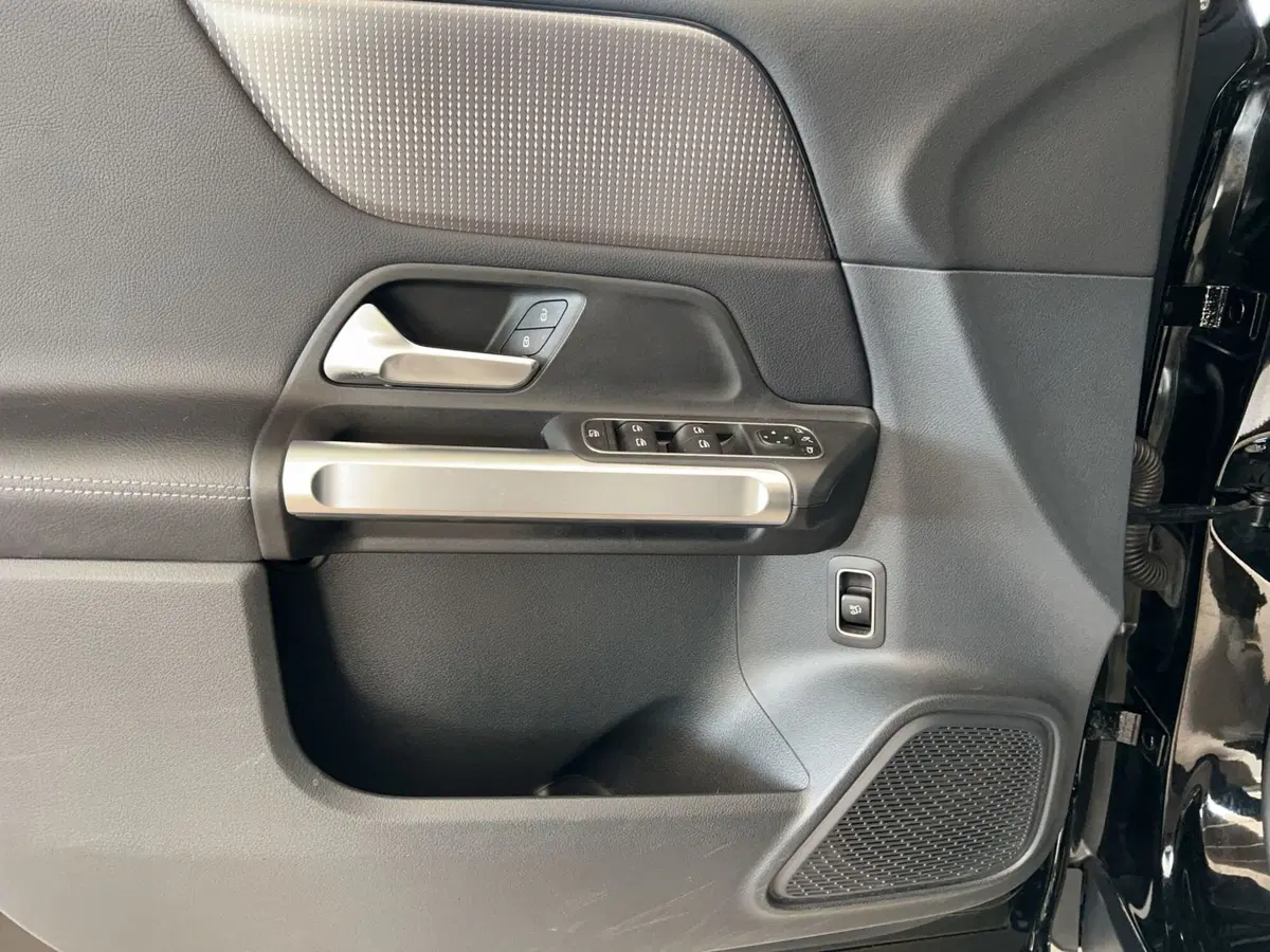 Mercedes-Benz GLB usata a Cosenza (11)
