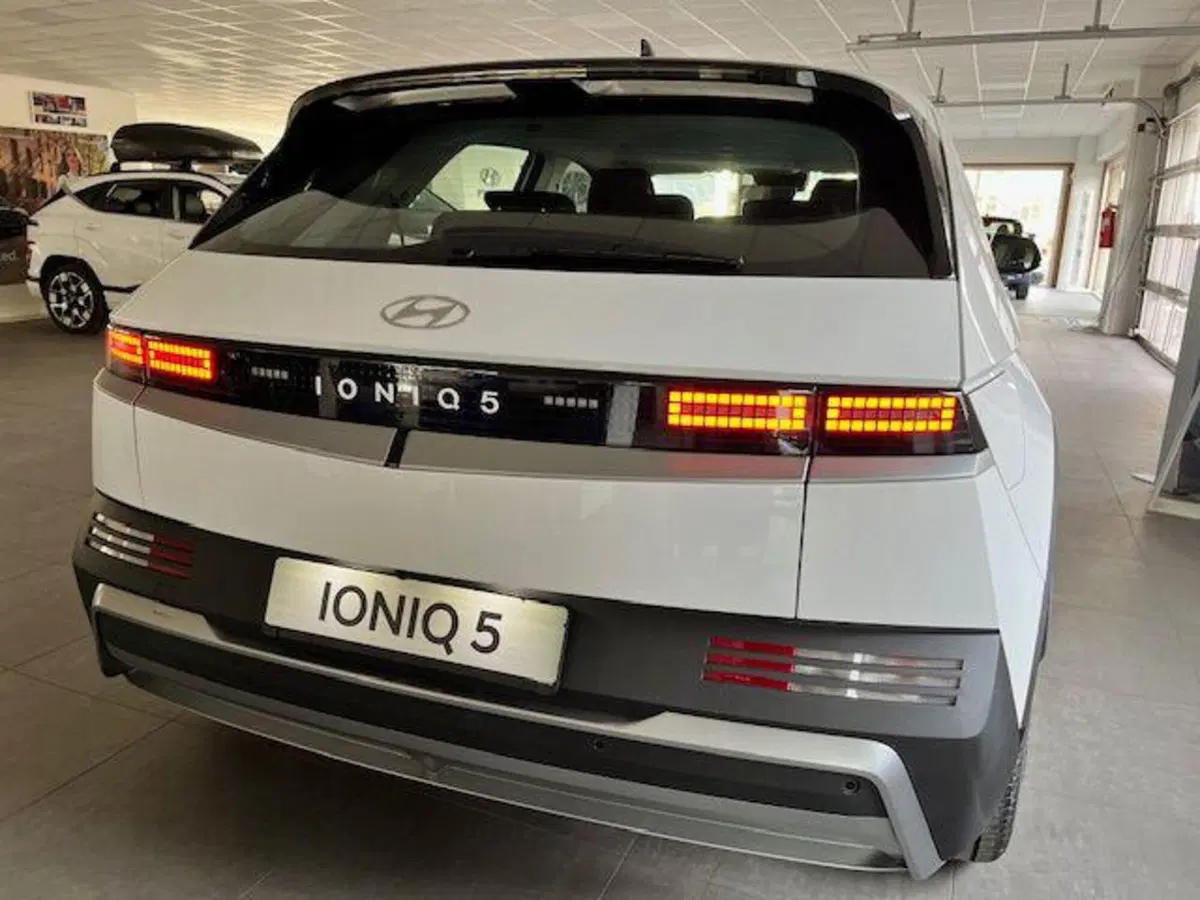 Hyundai Ioniq 5 usata a Verbano Cusio Ossola (14)
