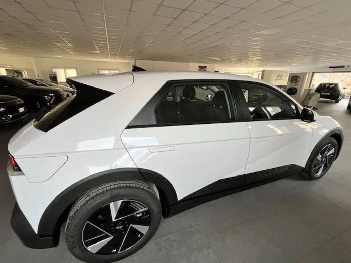 Hyundai Ioniq 5 usata a Verbano Cusio Ossola (15)