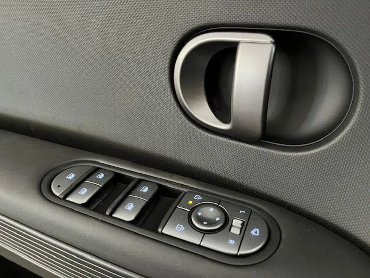 Hyundai Ioniq 5 usata a Verbano Cusio Ossola (8)