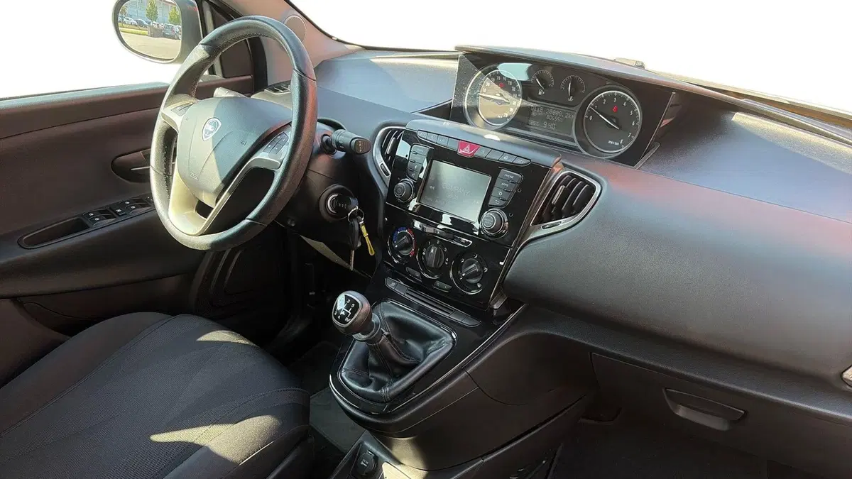 Lancia Ypsilon usata a Treviso (10)